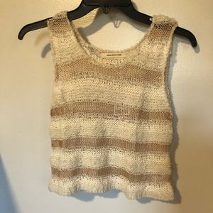 URBAN OUTFITTERS Cute and cropped tank top